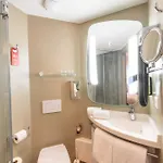 Ibis Geneve Centre Lac