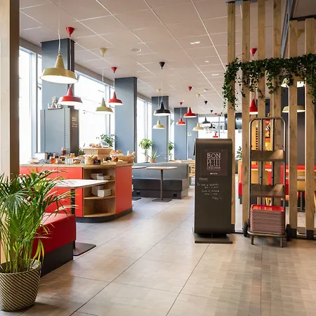 Ibis Centre Hotel 3*